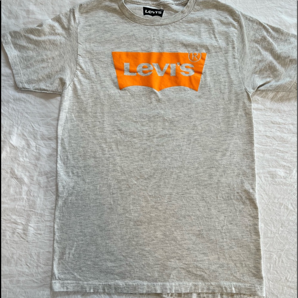 Levi’s women’s size small grey & orange t-shirt